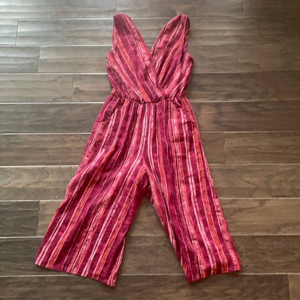 Crop jumpsuit size XS v neck. Non-smoking home